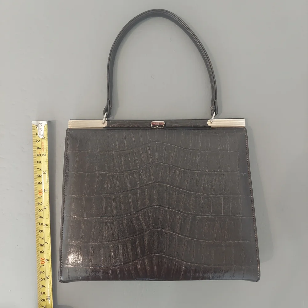 Vintage Brown Crocodile-Embossed Purse - Picture 4 of 10
